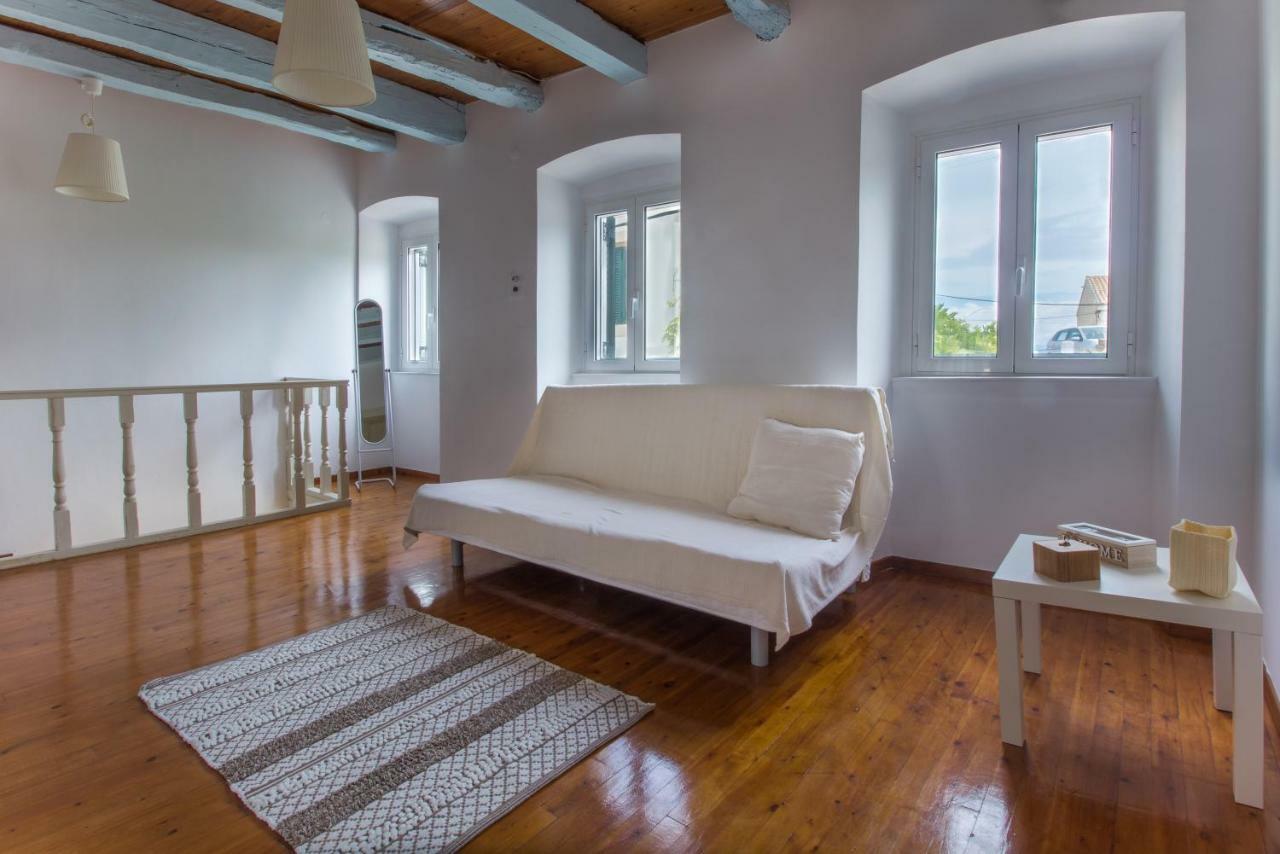 Central House Agrafoi Экстерьер фото